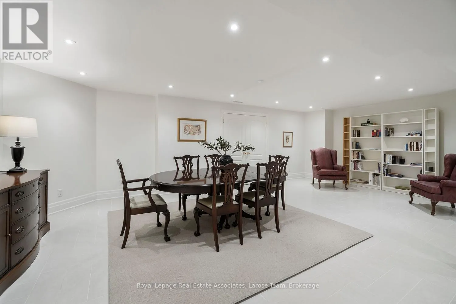 562 GLADWYNE COURT