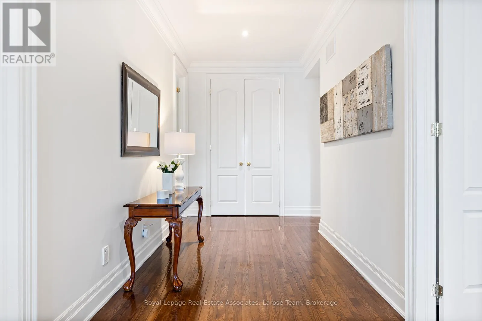 562 GLADWYNE COURT
