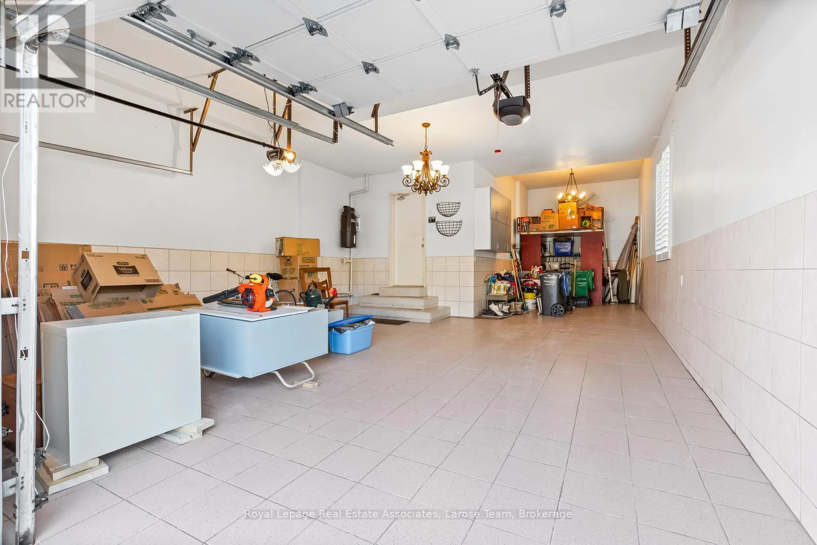 562 GLADWYNE COURT