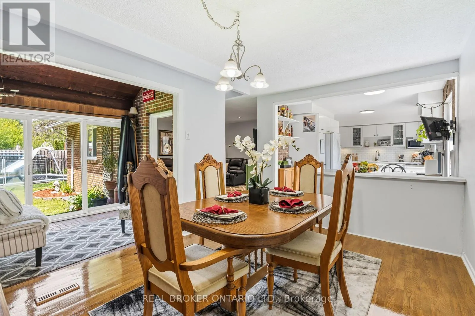 2873 INLAKE COURT