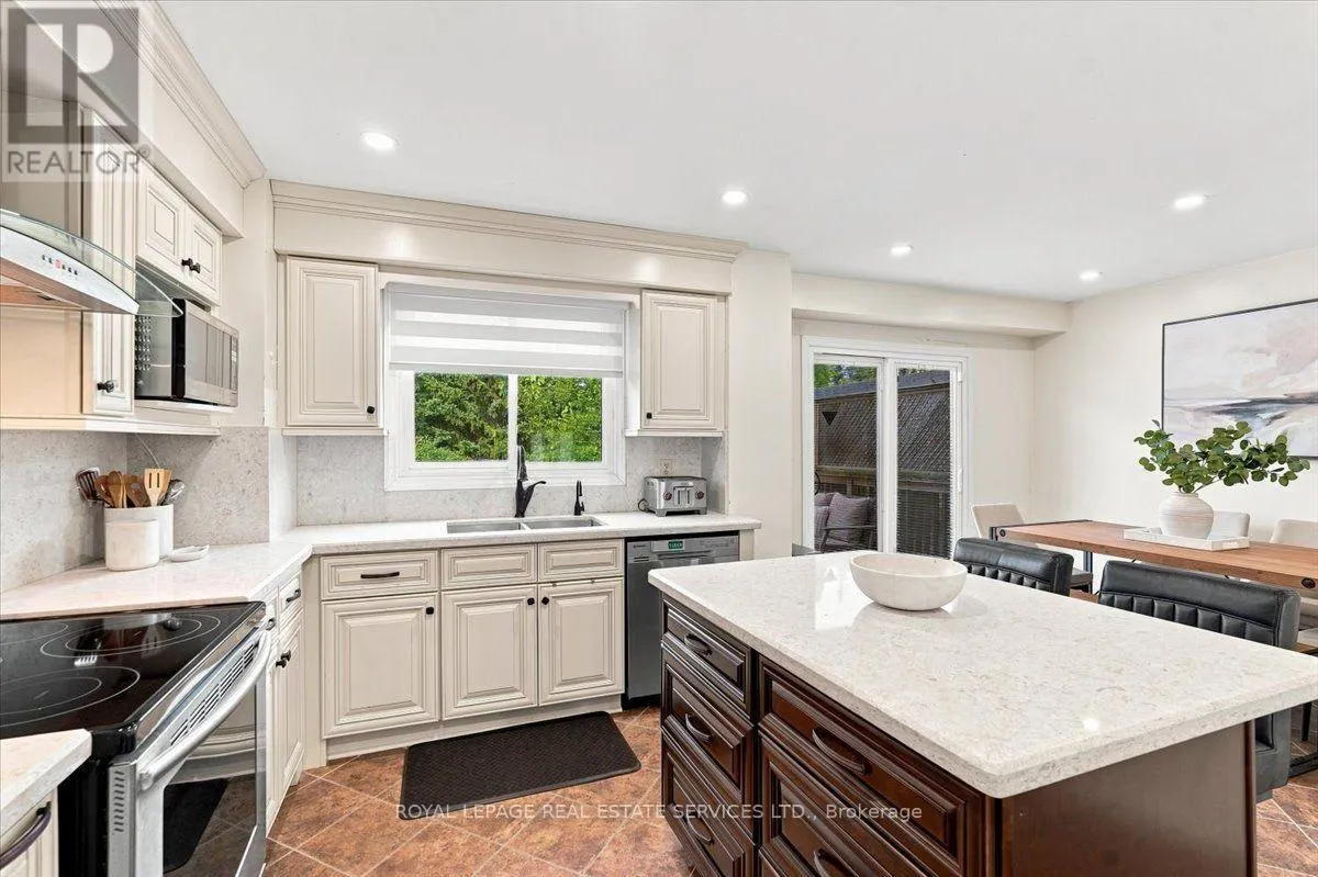 1199 LEEWOOD DRIVE