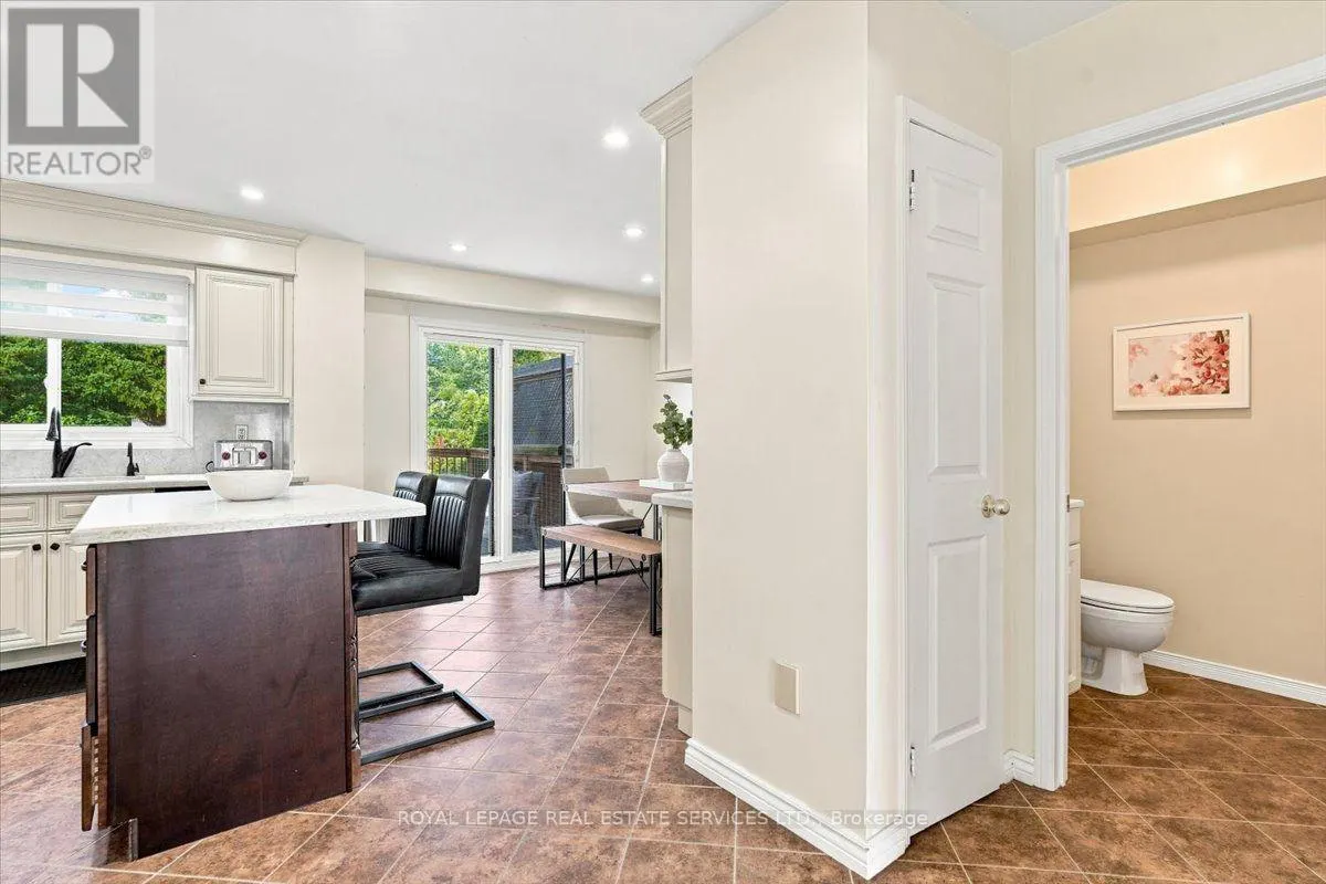 1199 LEEWOOD DRIVE