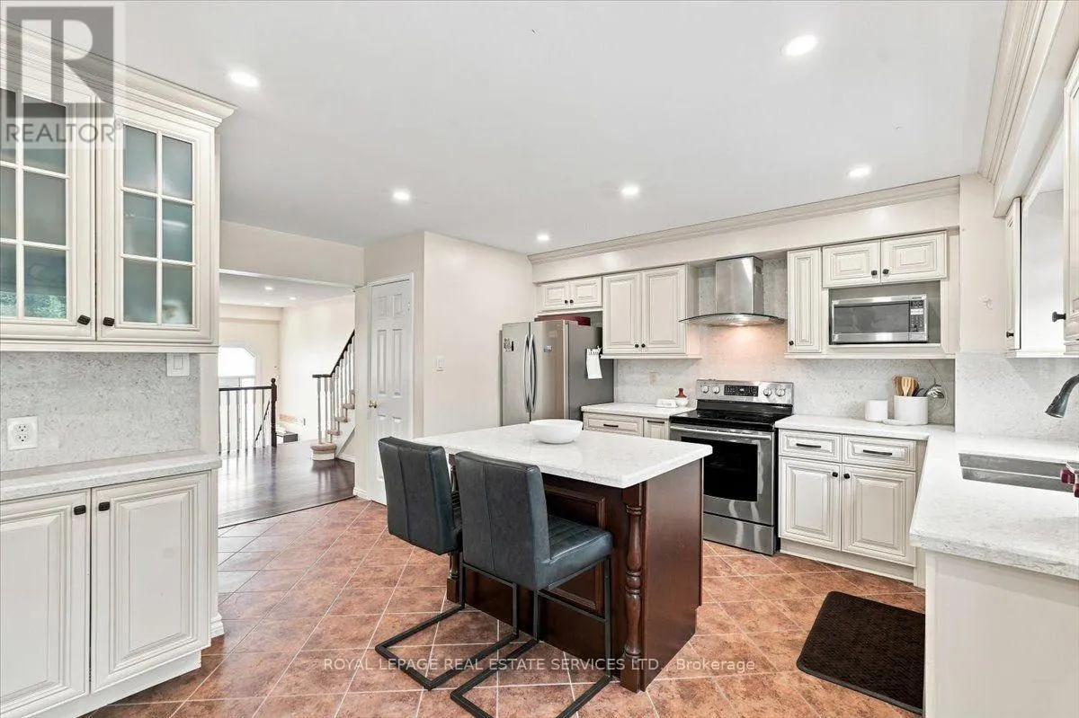 1199 LEEWOOD DRIVE
