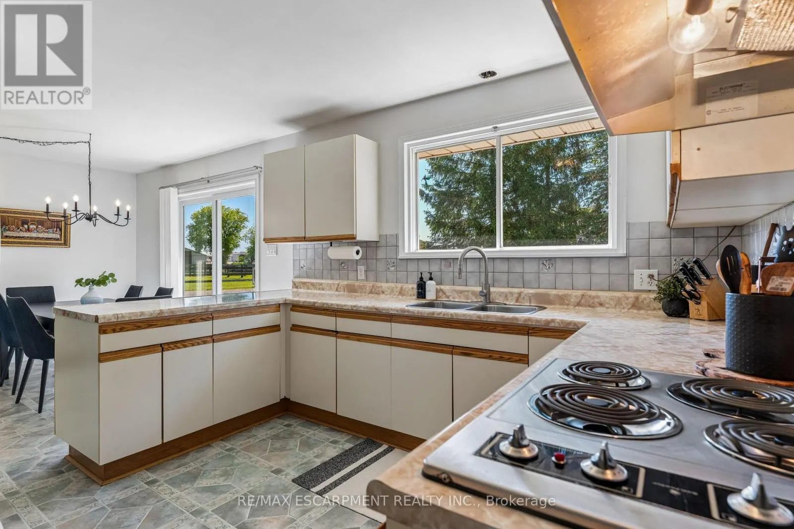 1250 ARKELL ROAD
