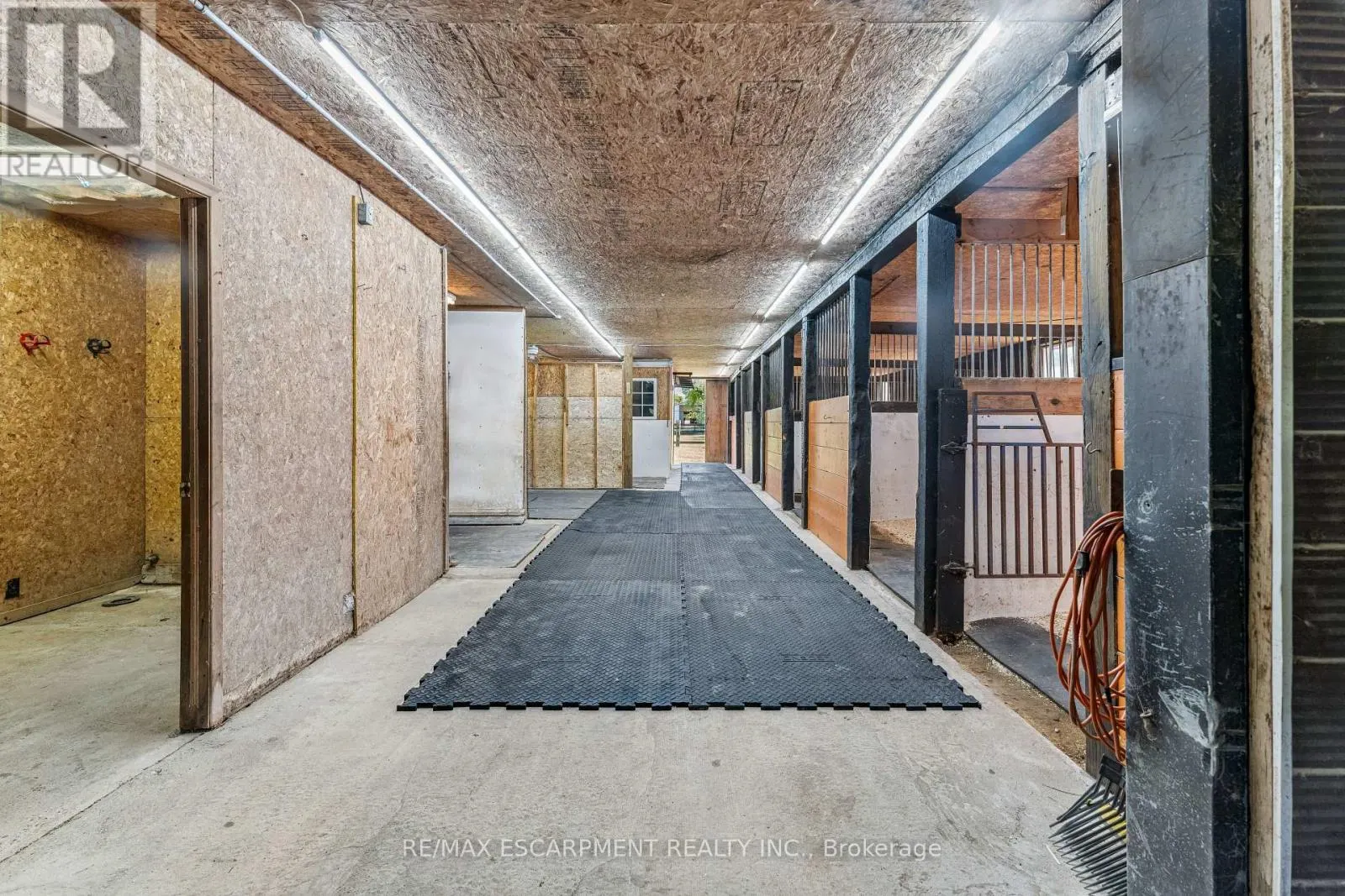 1250 ARKELL ROAD
