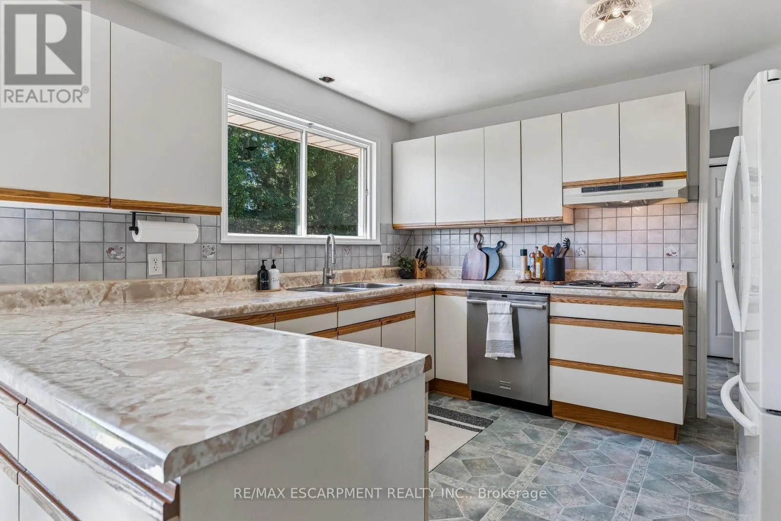 1250 ARKELL ROAD
