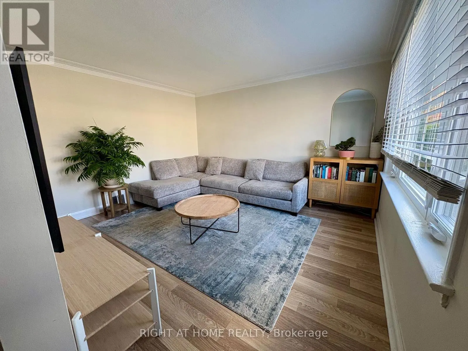 85 FLORAL PARKWAY