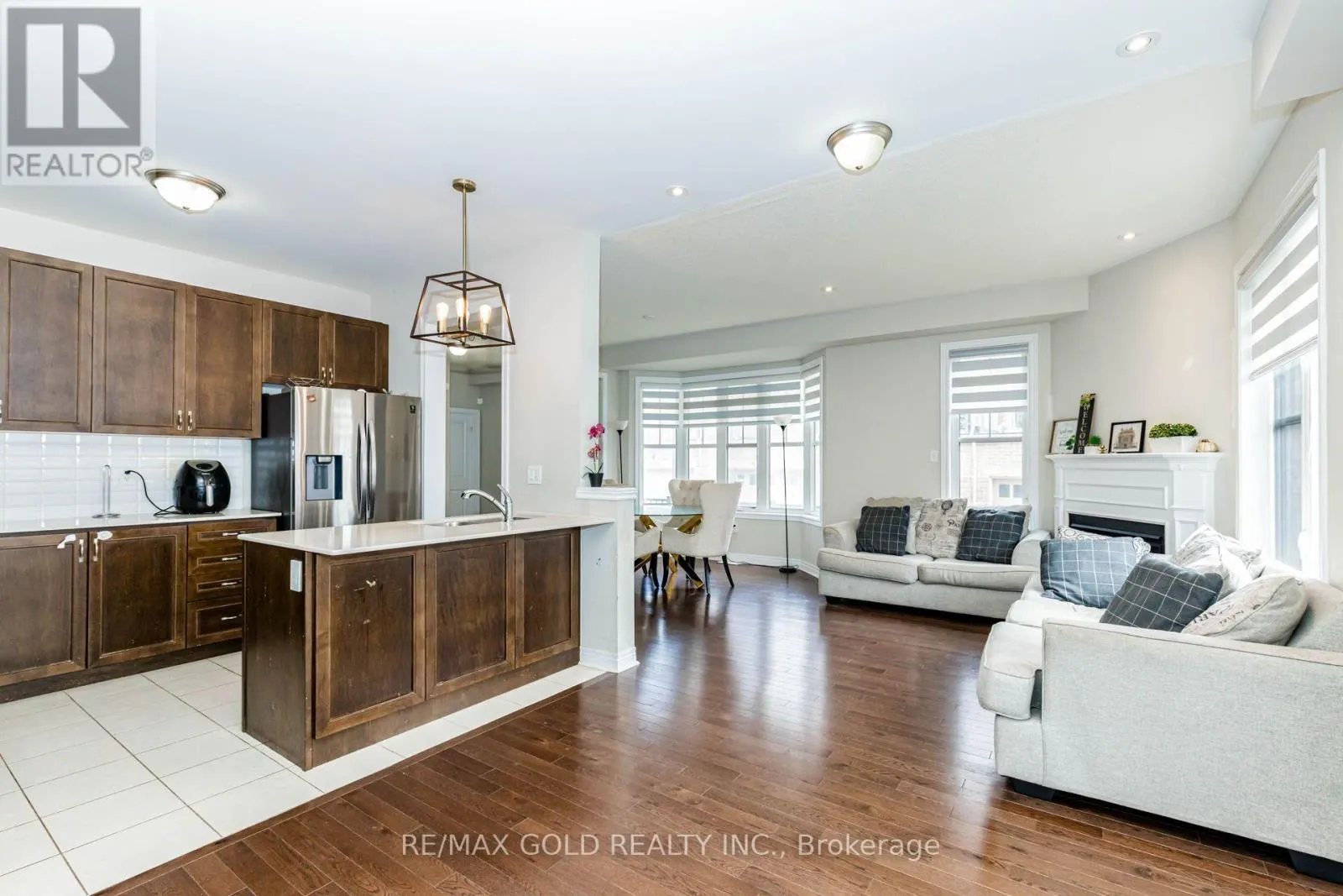 3 DALE MEADOWS ROAD