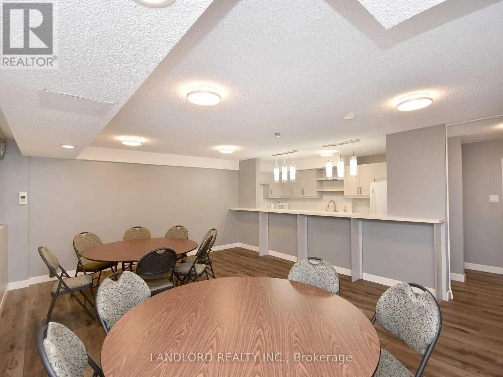 405 - 3590 KANEFF CRESCENT