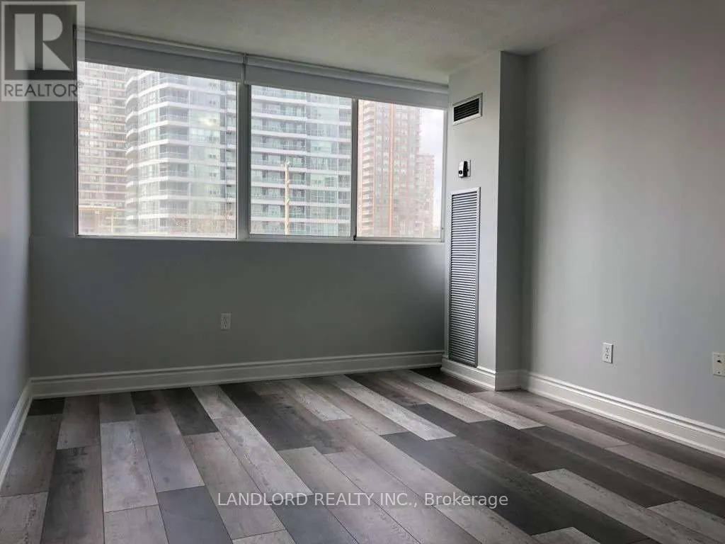 405 - 3590 KANEFF CRESCENT