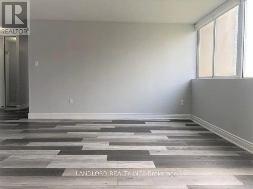 405 - 3590 KANEFF CRESCENT