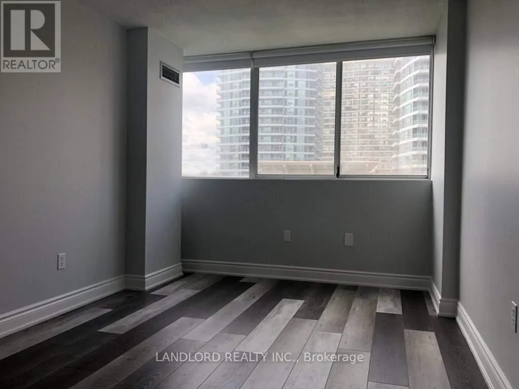 405 - 3590 KANEFF CRESCENT