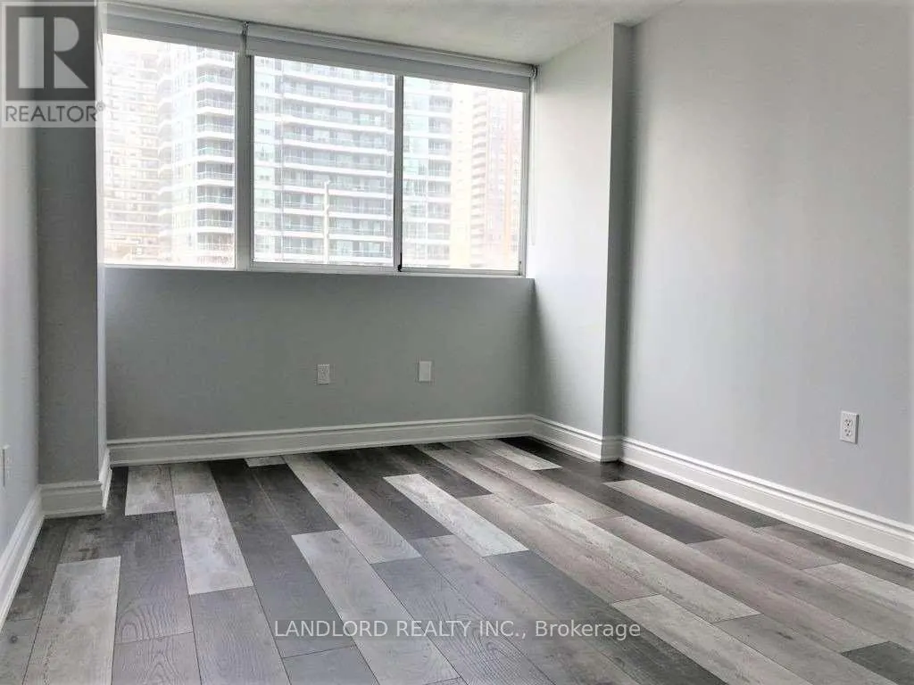 405 - 3590 KANEFF CRESCENT