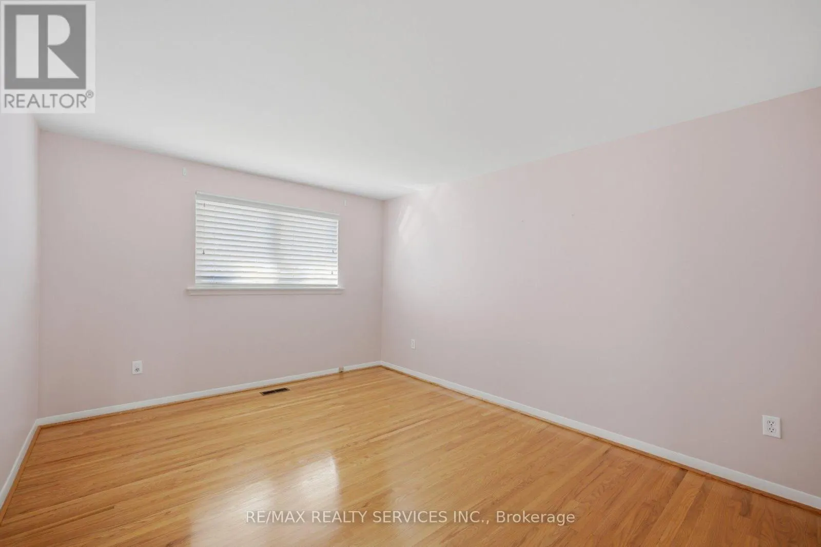 5 DRAKE BOULEVARD