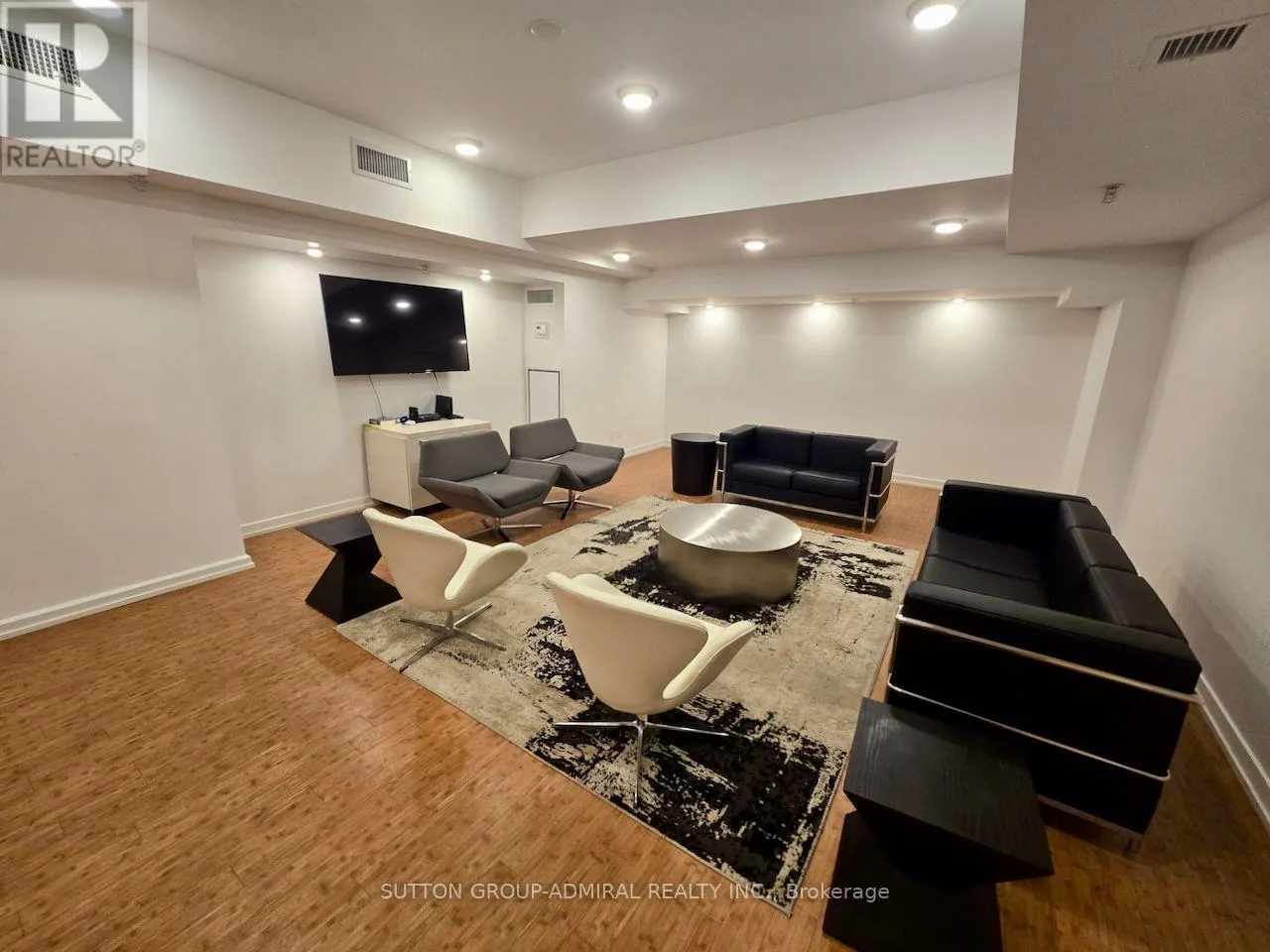 304 - 1205 QUEEN STREET W