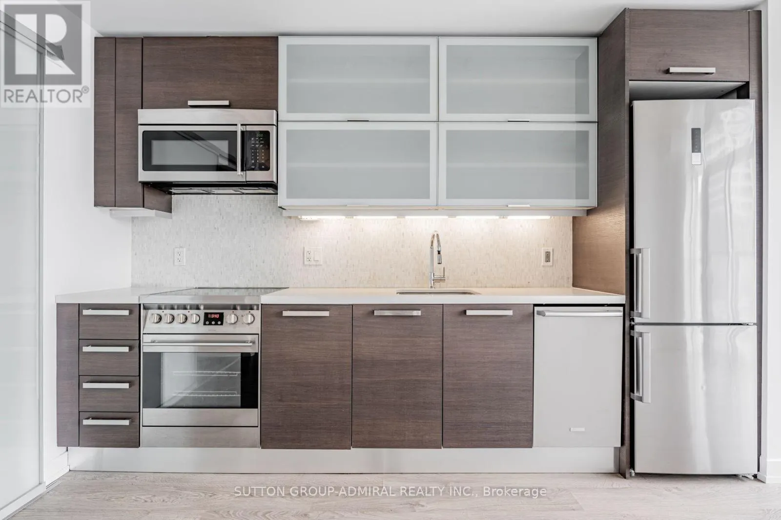 304 - 1205 QUEEN STREET W