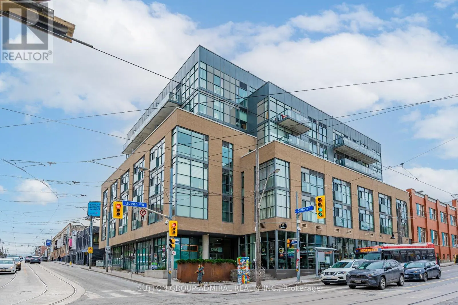 304 - 1205 QUEEN STREET W
