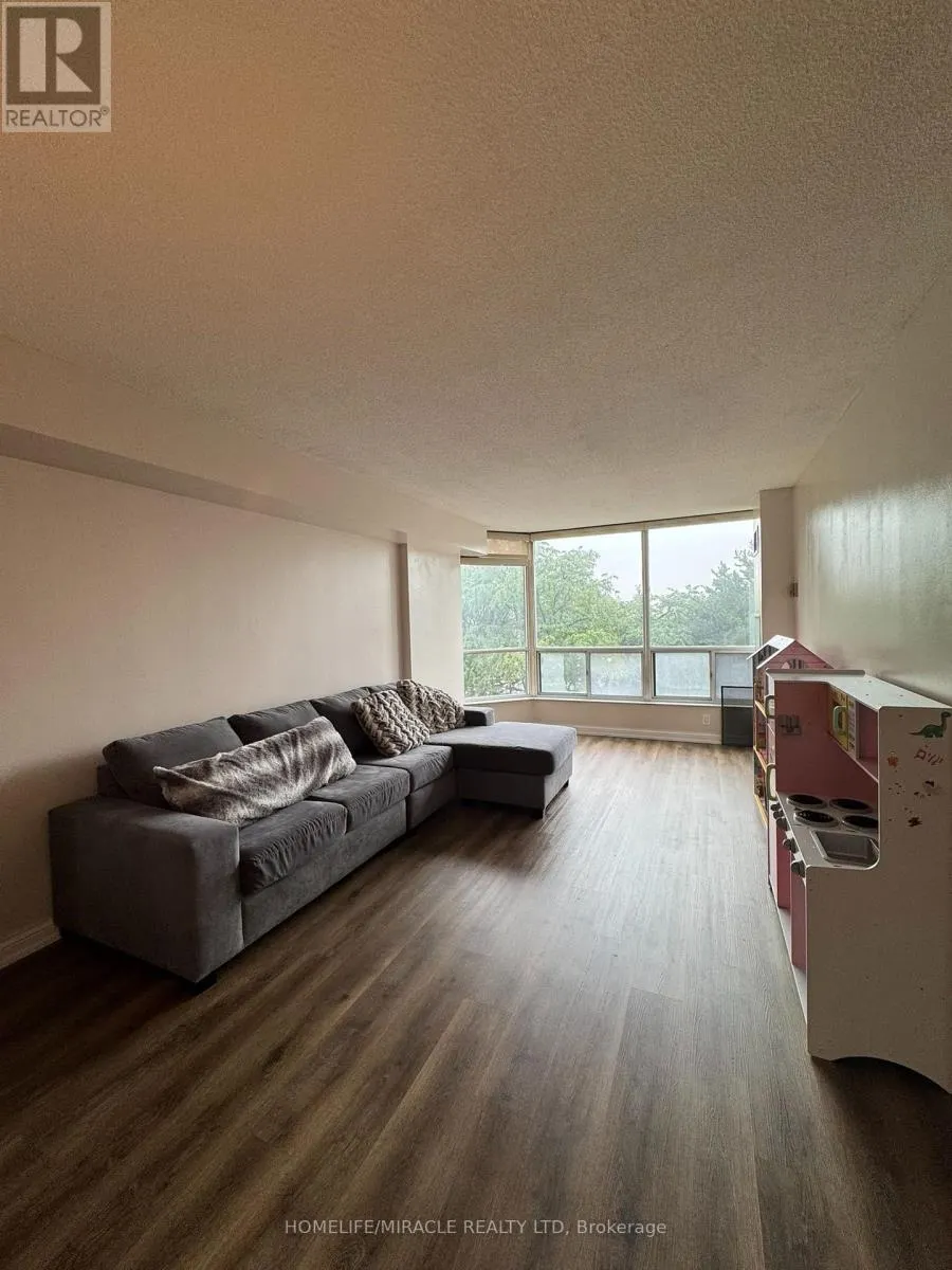 406 - 24 HANOVER ROAD