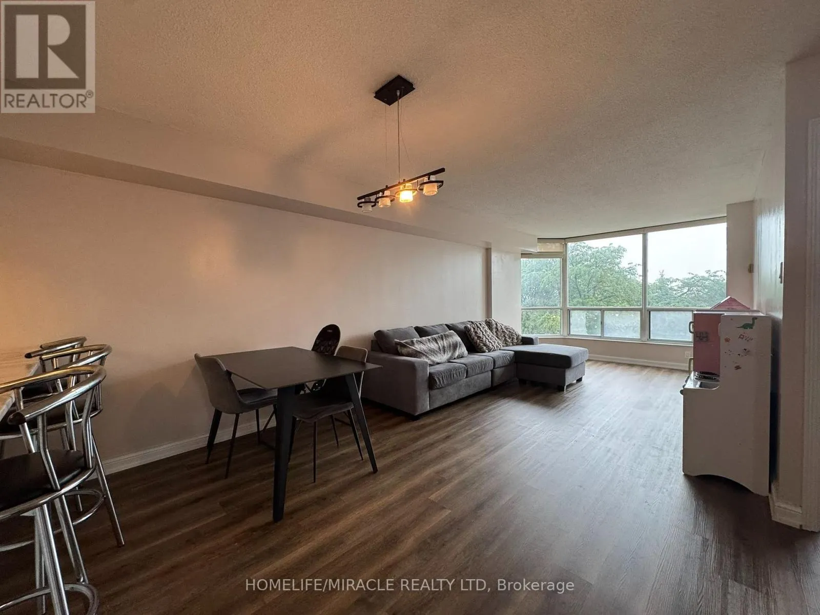 406 - 24 HANOVER ROAD