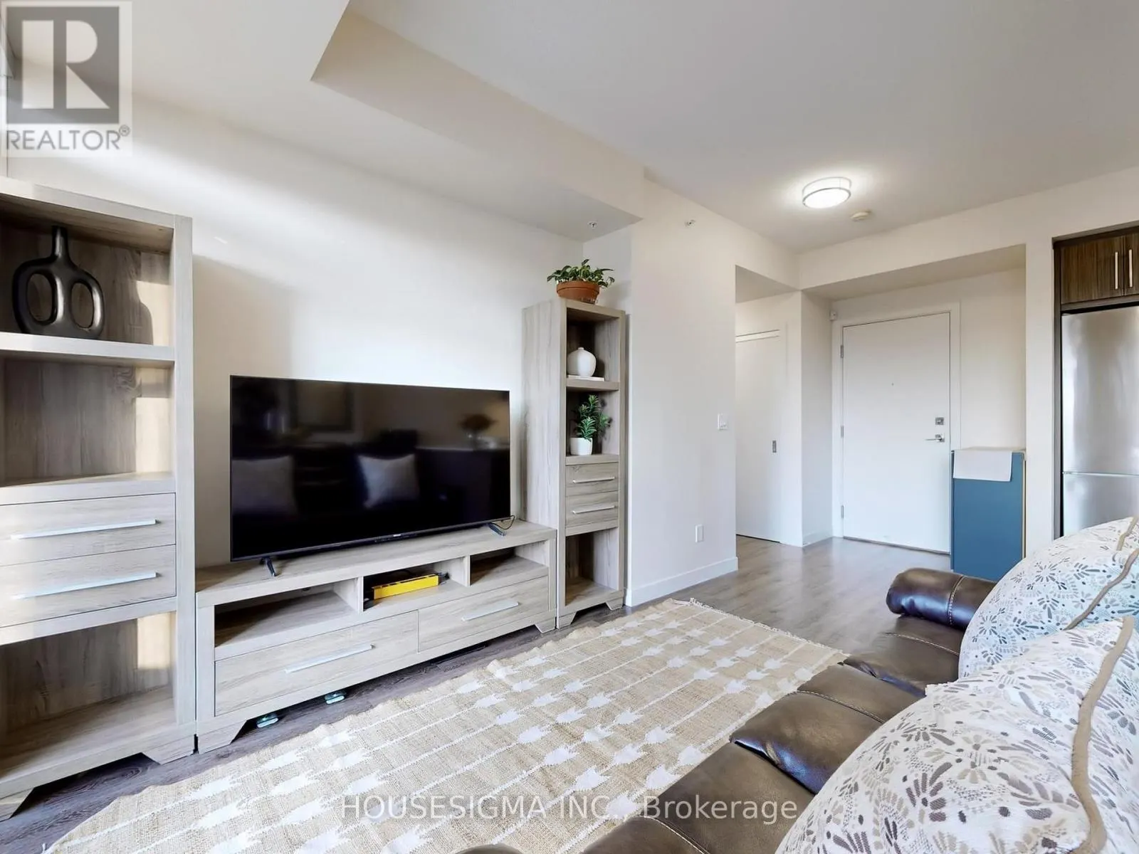 201 - 2093 FAIRVIEW STREET