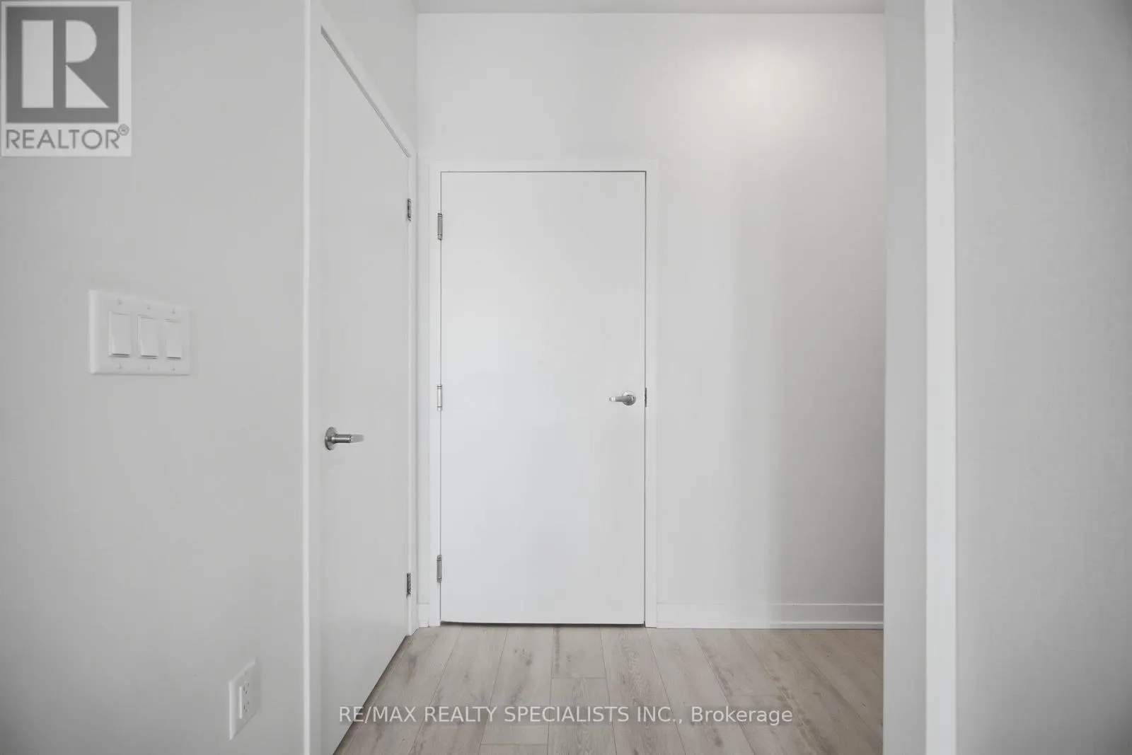 21 - 3405 RIDGEWAY DRIVE