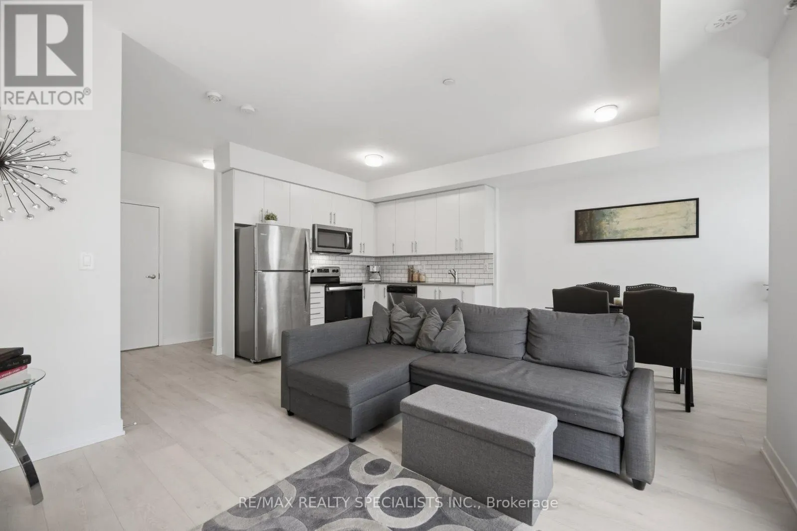 21 - 3405 RIDGEWAY DRIVE