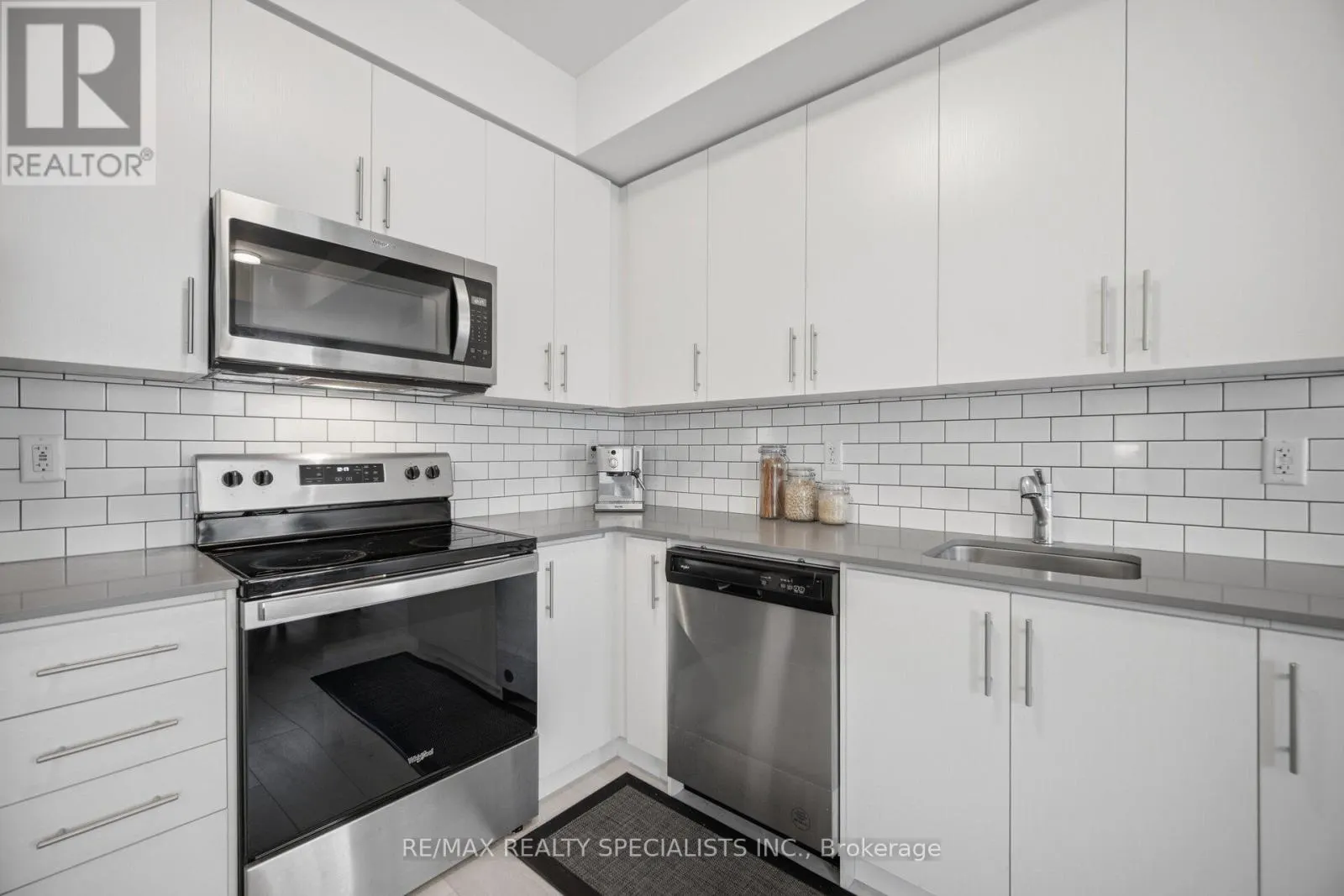 21 - 3405 RIDGEWAY DRIVE
