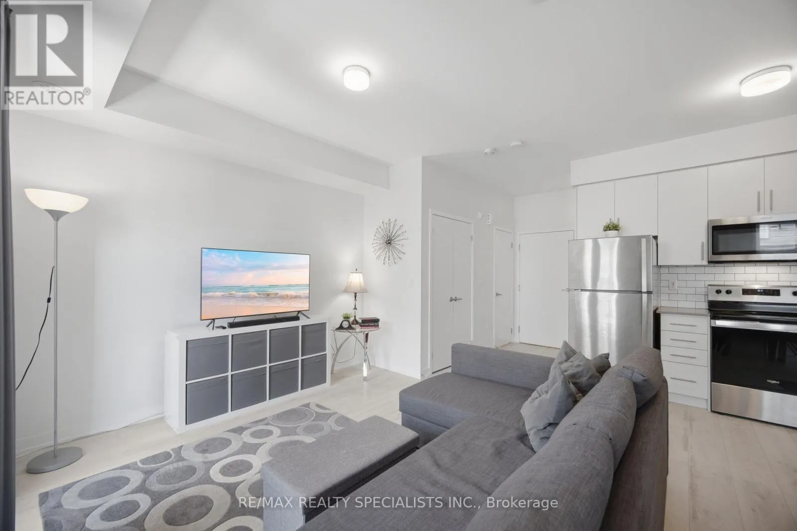 21 - 3405 RIDGEWAY DRIVE
