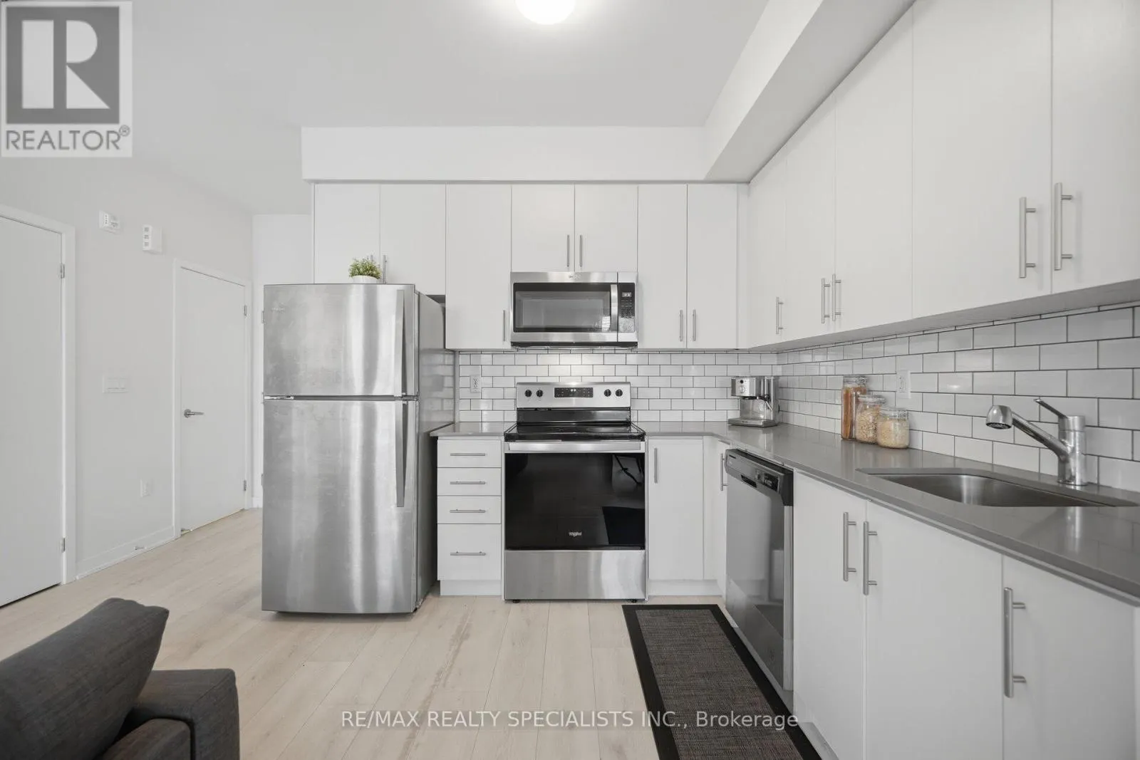 21 - 3405 RIDGEWAY DRIVE