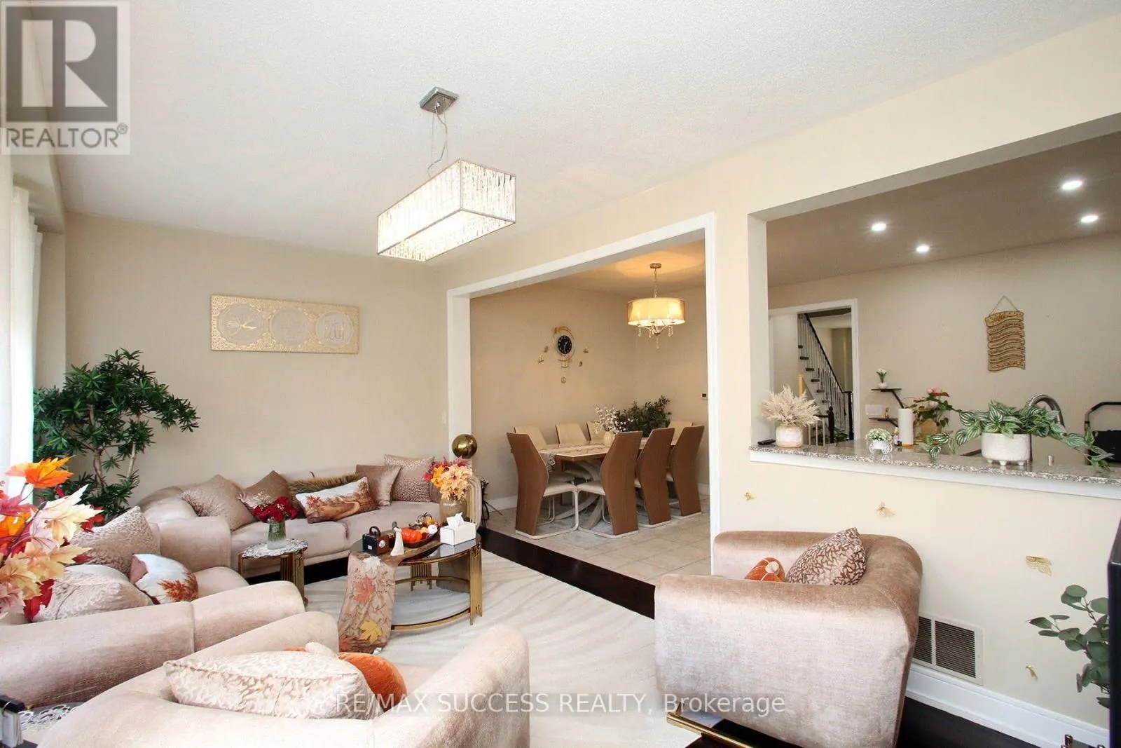 103 DONOVAN HEIGHTS