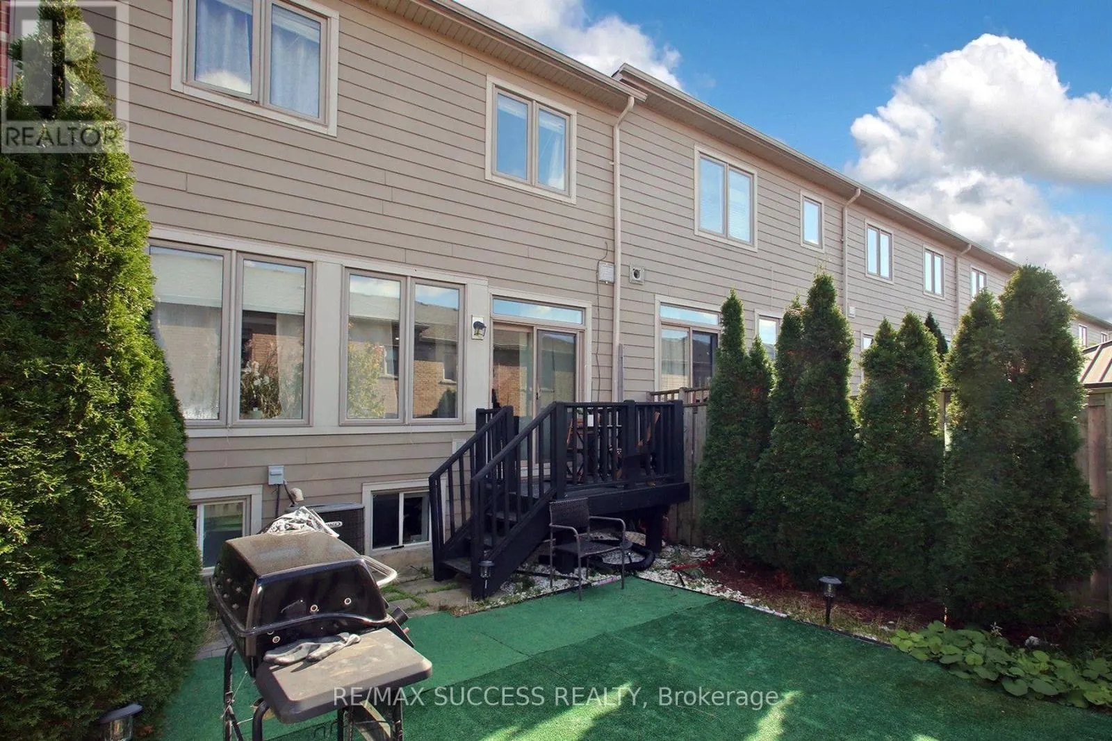 103 DONOVAN HEIGHTS
