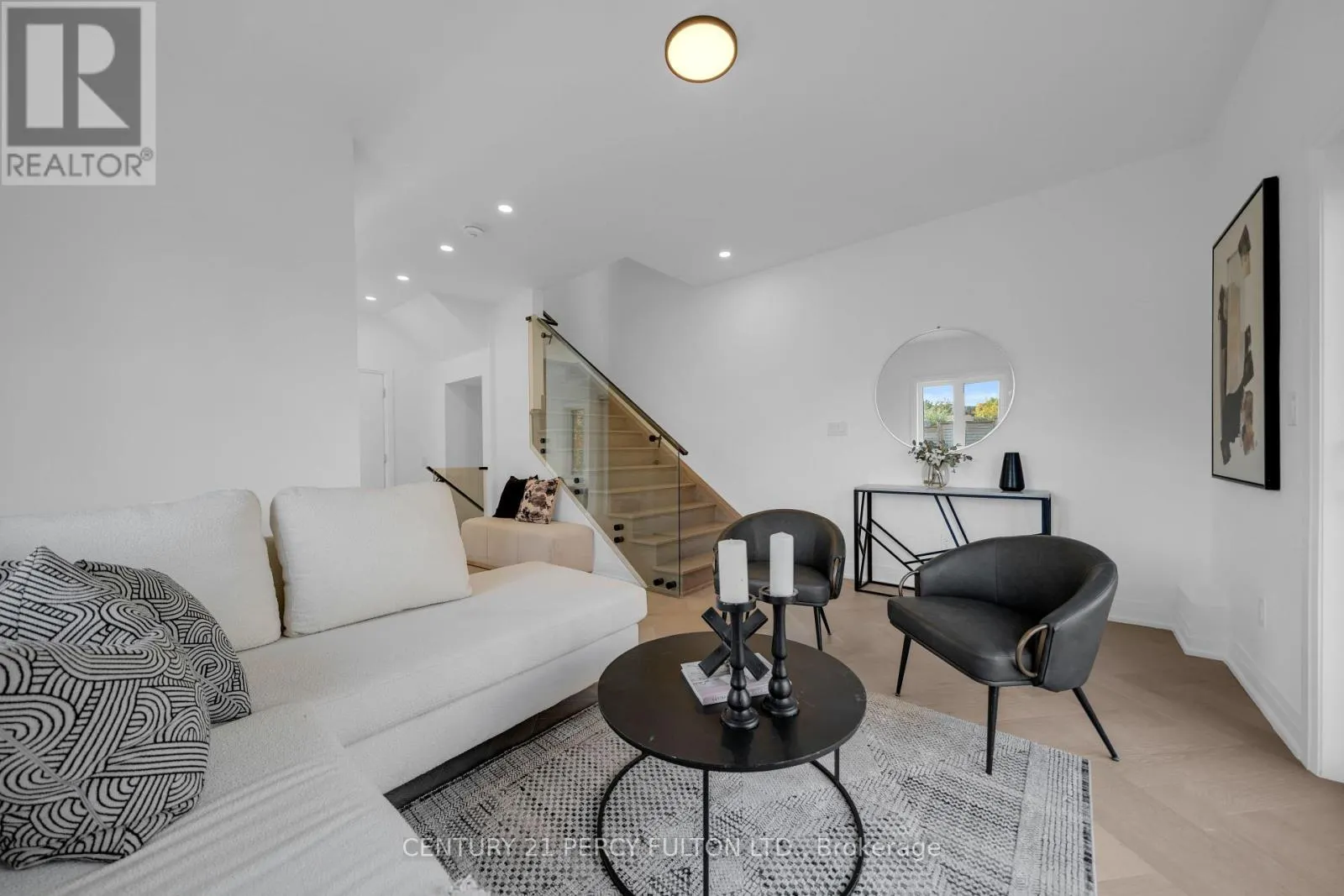 6 - 6635 CLOCK COURT