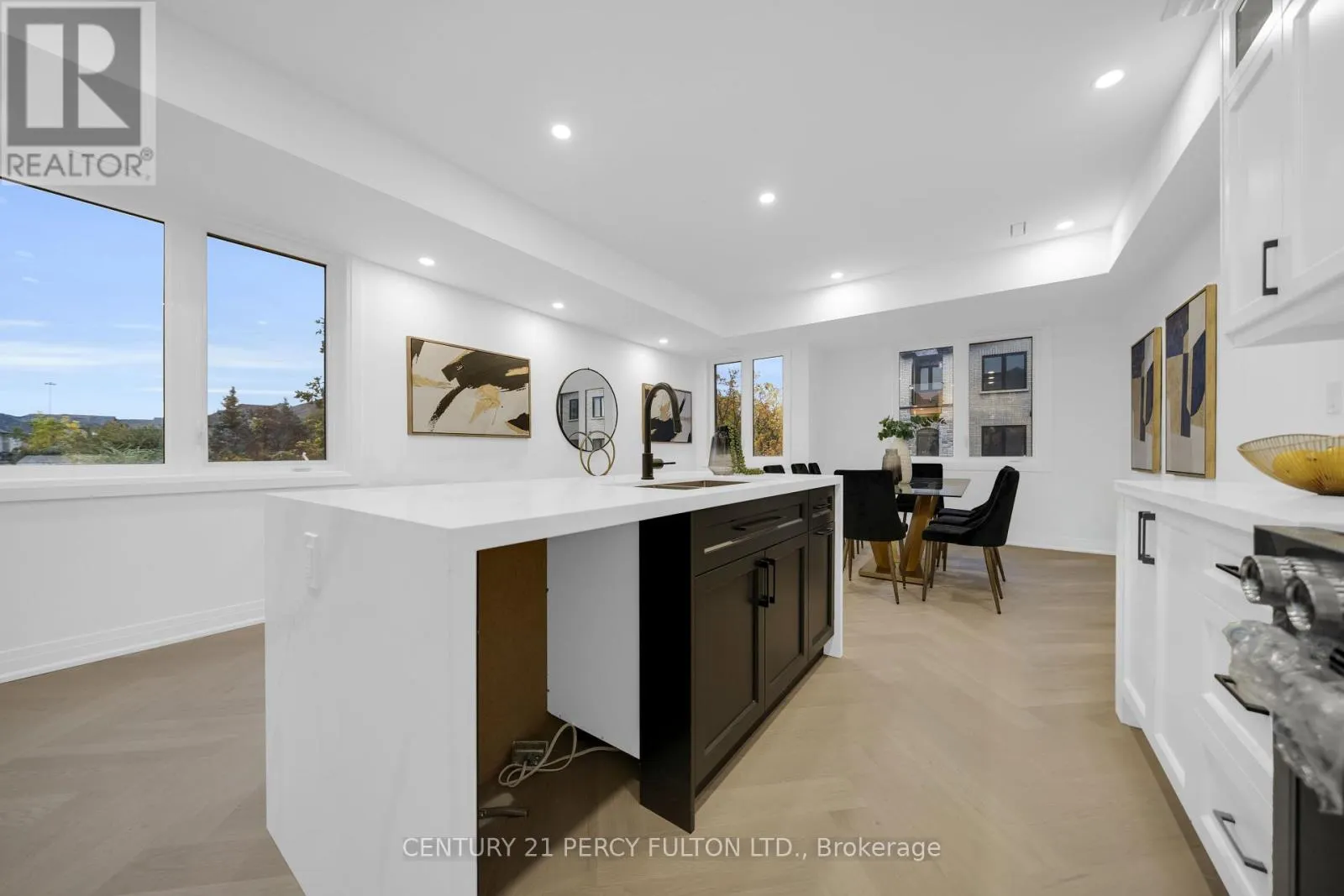 6 - 6635 CLOCK COURT