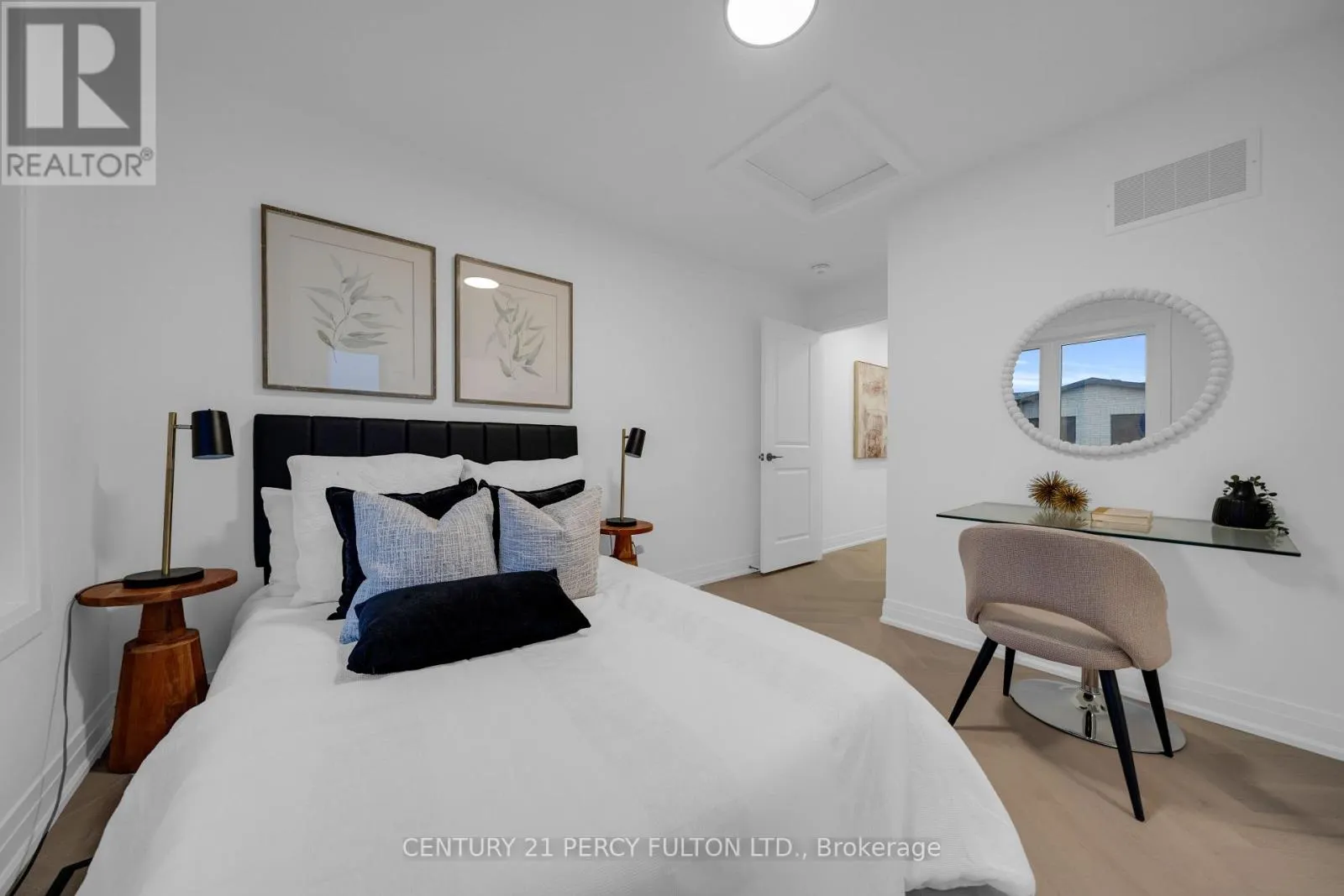 6 - 6635 CLOCK COURT