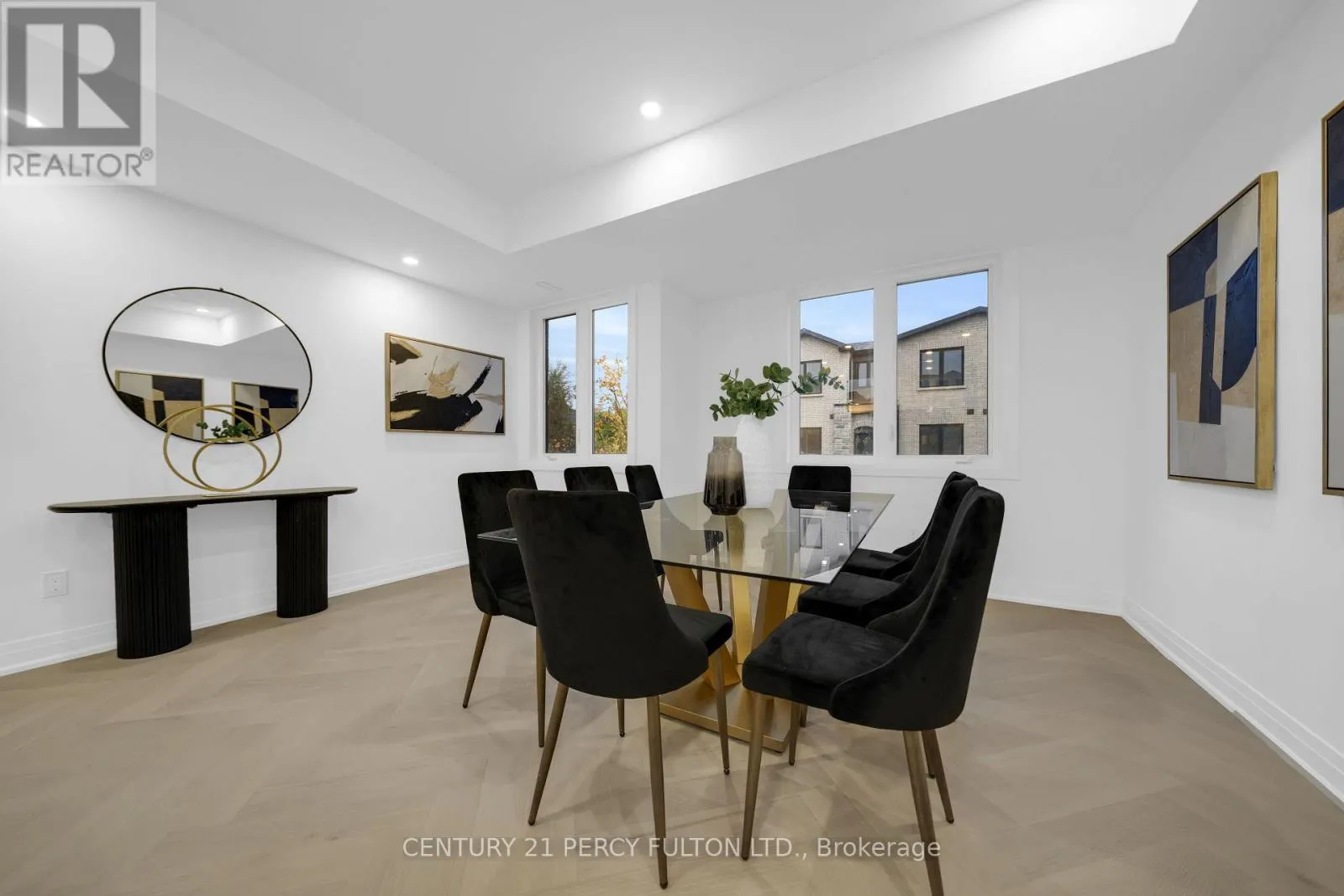 6 - 6635 CLOCK COURT