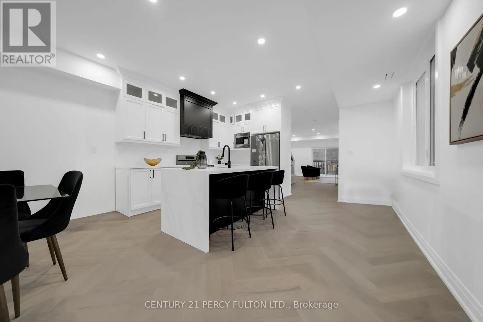 6 - 6635 CLOCK COURT