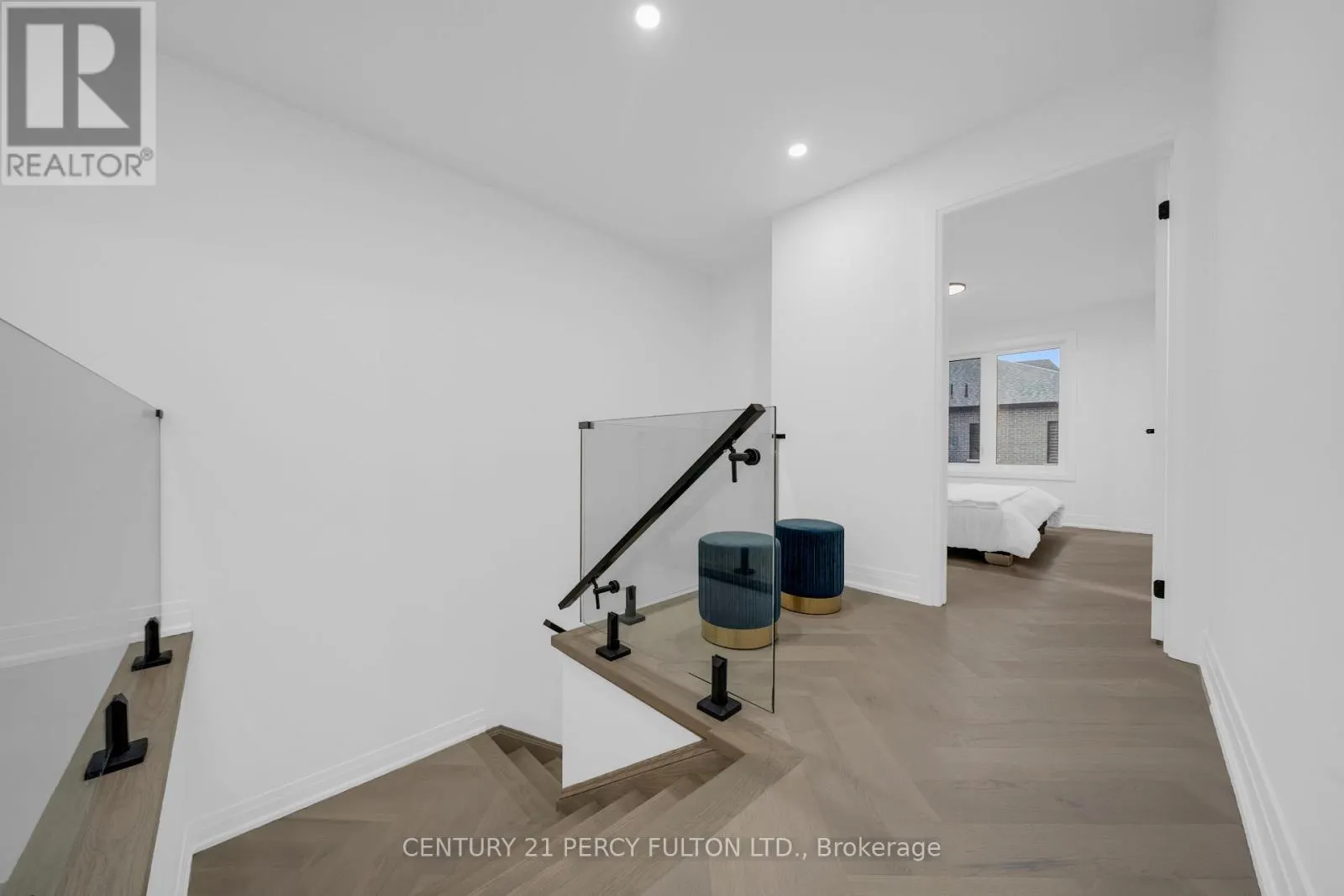 6 - 6635 CLOCK COURT