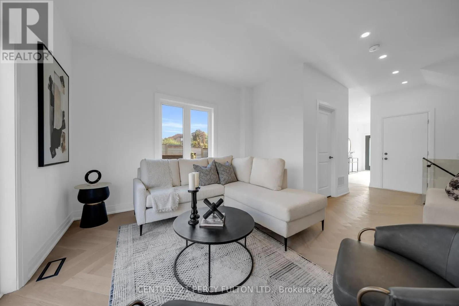 6 - 6635 CLOCK COURT