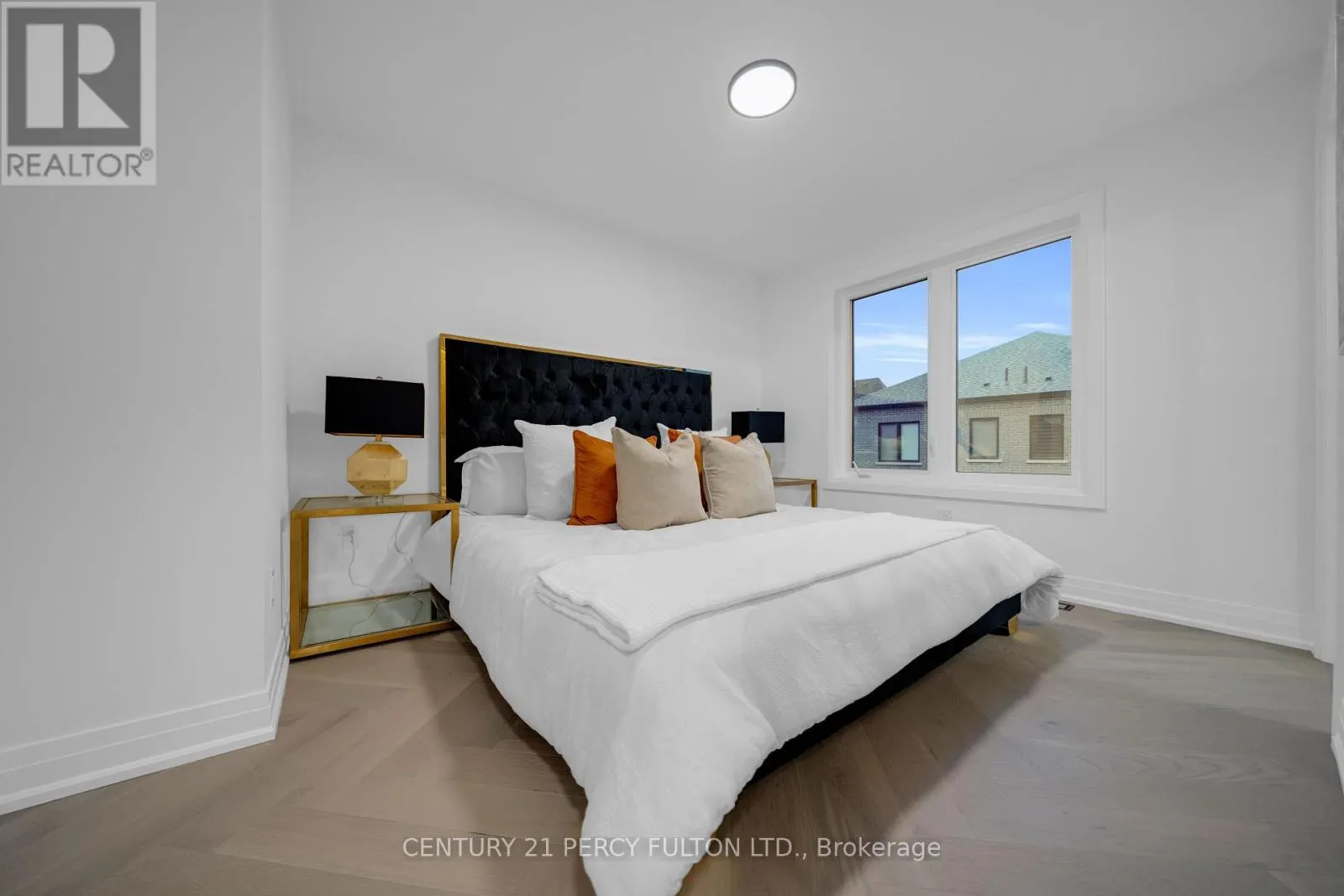 6 - 6635 CLOCK COURT