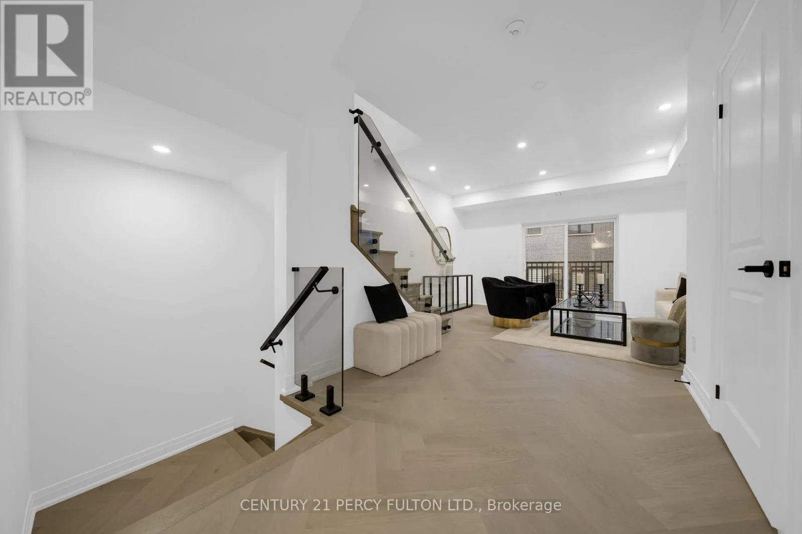 6 - 6635 CLOCK COURT