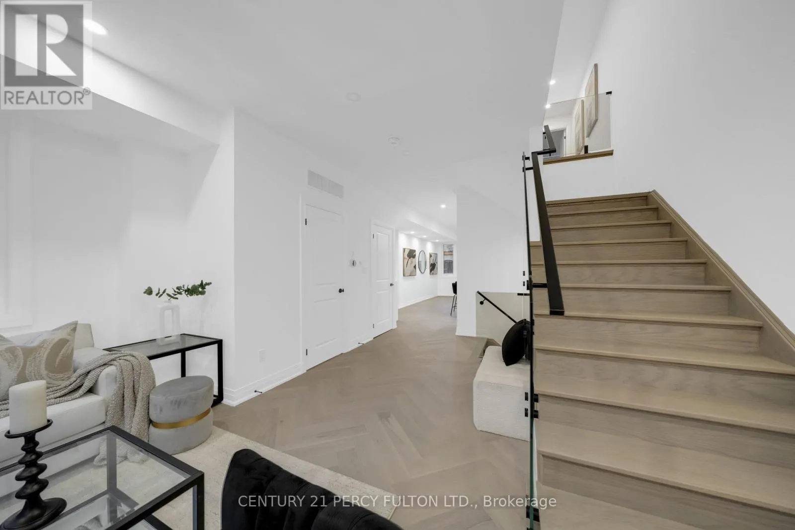 6 - 6635 CLOCK COURT