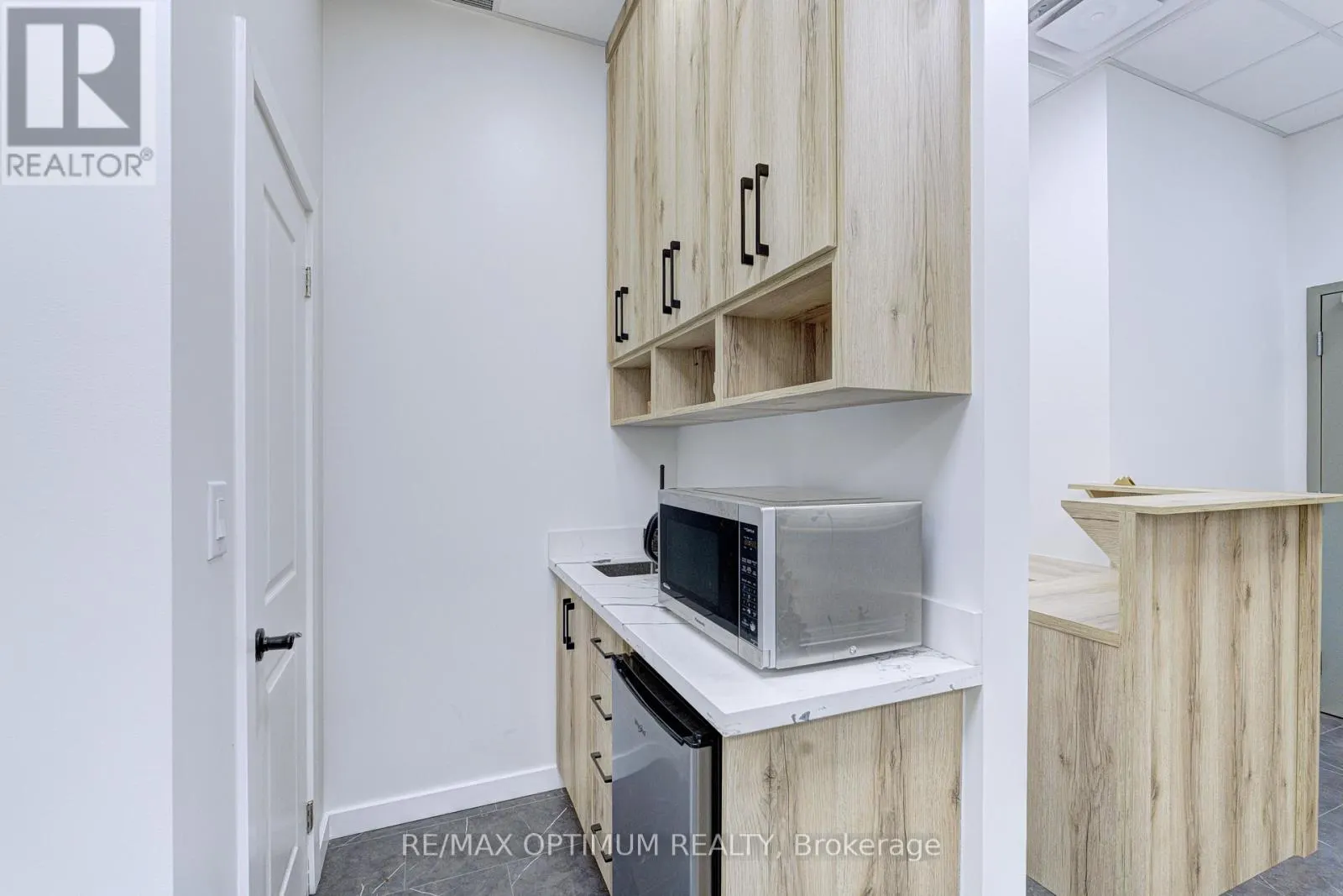 208 - 3465 PLATINUM DRIVE