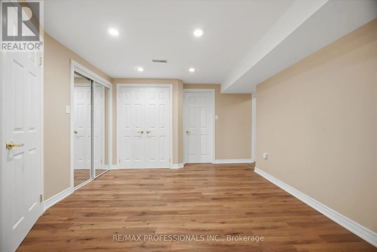14 STRATHDEE DRIVE