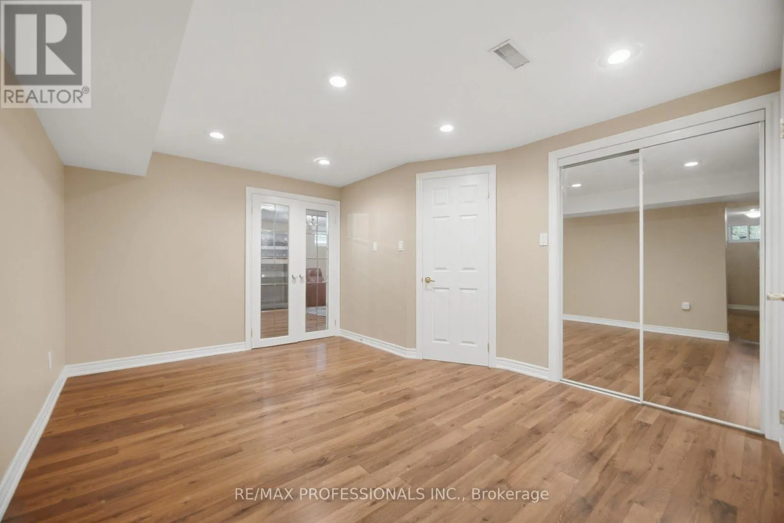 14 STRATHDEE DRIVE