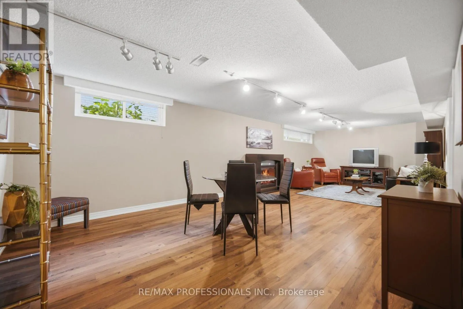 14 STRATHDEE DRIVE