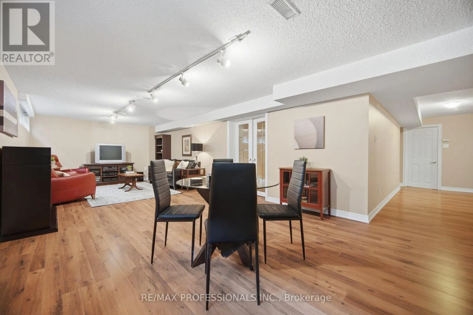 14 STRATHDEE DRIVE