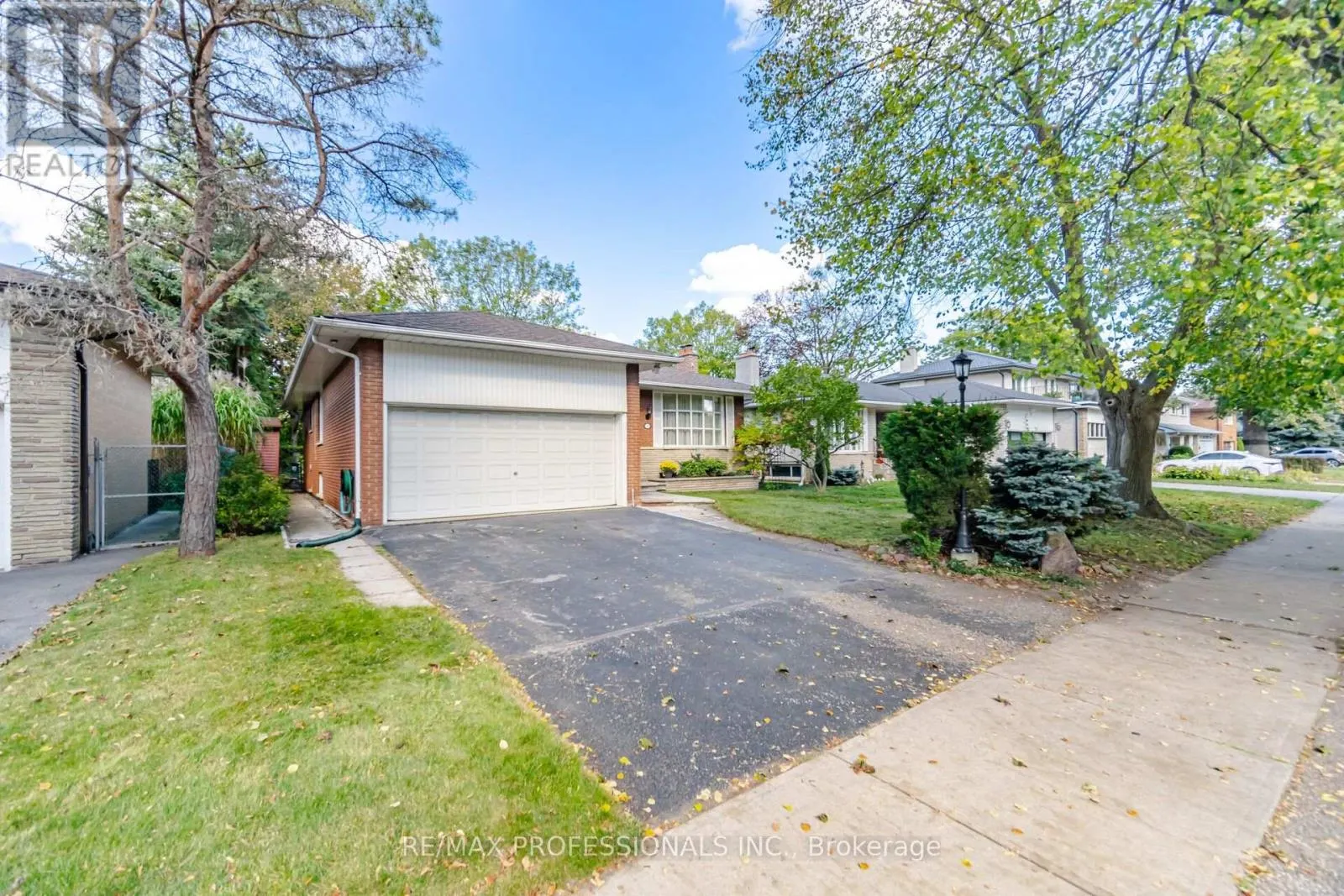 14 STRATHDEE DRIVE