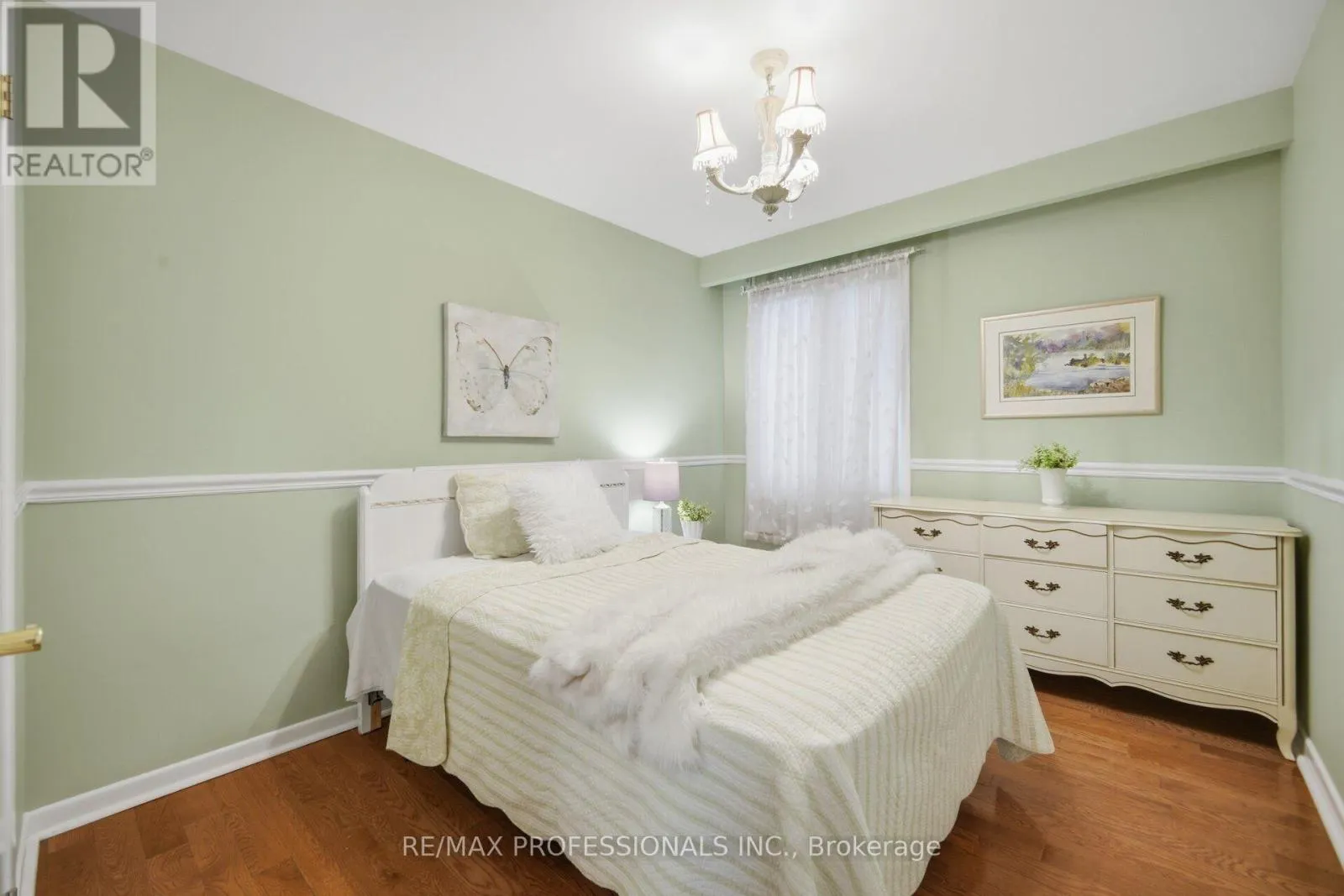 14 STRATHDEE DRIVE