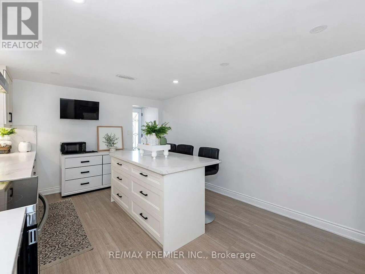 10 BRUNO COURT