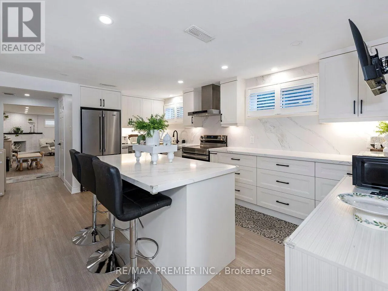 10 BRUNO COURT